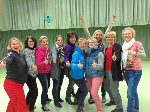 Die GW-Frauen freuen sich auf die Hallenwinterrunde (v.l.): Astrid Brand, Petra Herwig, Britta Schönhofen, Melanie Westhues, Jutta Podeswa, Hermine Wientke, Karin Meier, Ingeborg Vornhusen, Conny Grothaus und Sandra Geßmann. Es fehlt Anja Schlenker.