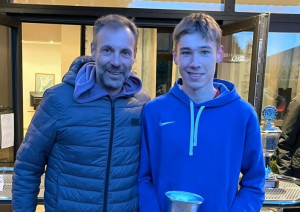 v.l.: Sportwart André Koch und Gewinner der Herren A-Konkurrenz Luca Samel