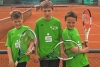 Das U 12-Junioren-Team der Sportgemeinschaft GW Telgte startete mit einem 4:0-Erfolg in die Tennissaison (von links): Laurtis Thelen, Luca Samel und Tim Böger.  - Foto: Patrik Thelen